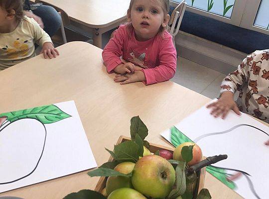 MIĘDZYNARODOWY DZIEŃ JABŁKA W NASZYM ŻŁOBKU