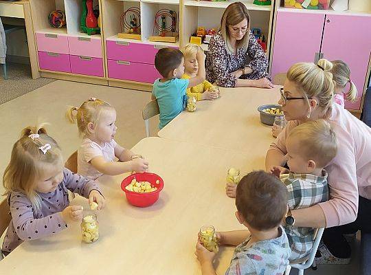 ŚWIEŻA PORCJA WIADOMOŚCI Z NASZEJ ŻŁOBKOWEJ RODZINKI