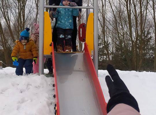 ZABAWY ZIMOWE W NASZYM ŻŁOBKU