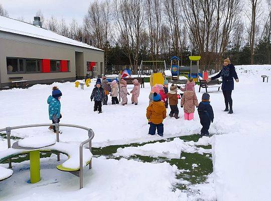 ZABAWY ZIMOWE W NASZYM ŻŁOBKU
