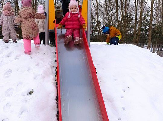 ZABAWY ZIMOWE W NASZYM ŻŁOBKU