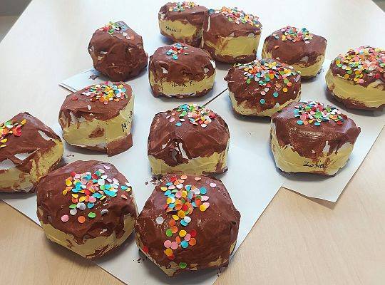 TŁUSTY CZWARTEK CZYLI SŁODKIE OBŻARSTWO